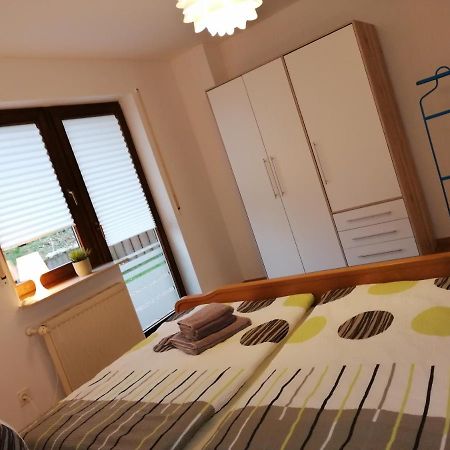 Ebenerdige Ferienwohnung Mit Grosser Terrasse In Der Naehe Des Waldes, Zum Wohlfuehlen Schoneck 외부 사진