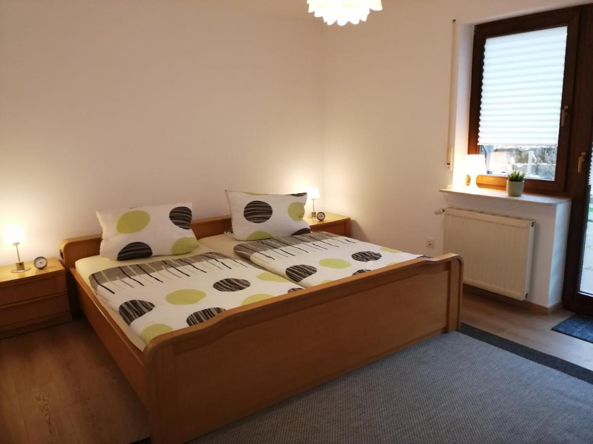Ebenerdige Ferienwohnung Mit Grosser Terrasse In Der Naehe Des Waldes, Zum Wohlfuehlen Schoneck 외부 사진